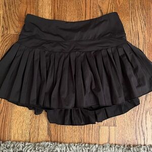 Gold Hinge Black Pleated Tennis Skirt